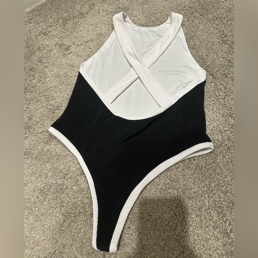 NWOT Beach Riot - Steph One Piece Black & White - Picture 4 of 5